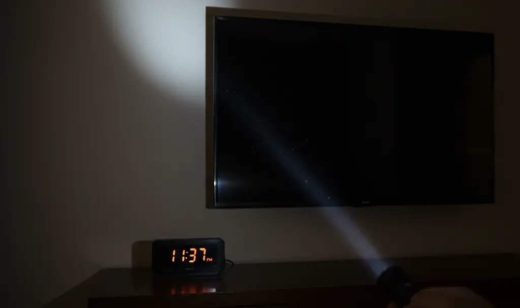 Hidden Camera in Your Room? This One Method Is Often Enough to Find It