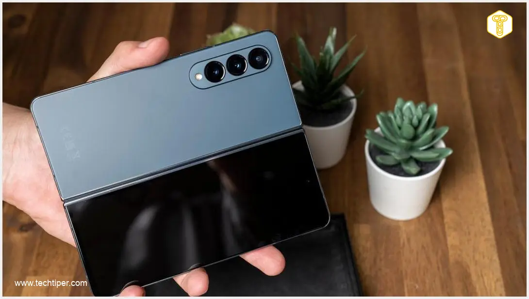This is what the new Samsung Galaxy smartphones look like. Leaked photos show the difference between the Z Fold8 and the Ultra version.